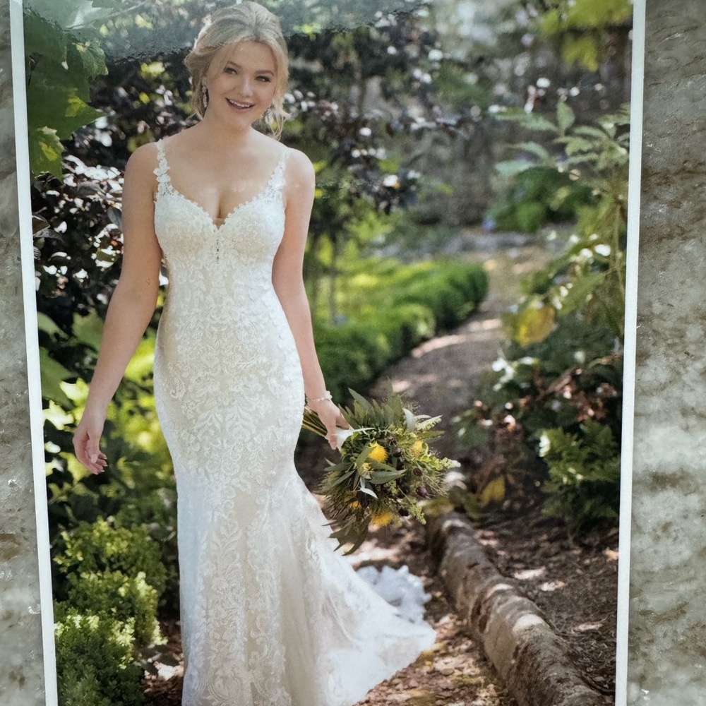 Elegant Lace Wedding Dress